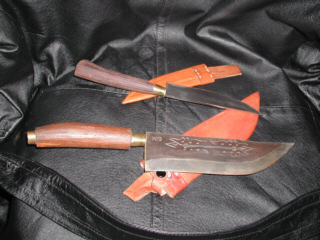Ahroun knives